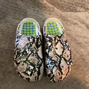 women Lepard crocs   size 42